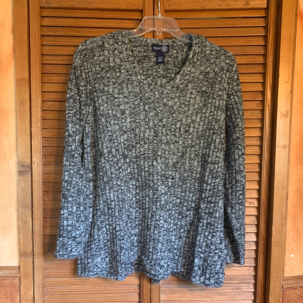 Venezia black & white v-neck long sleeve sweater 18/20